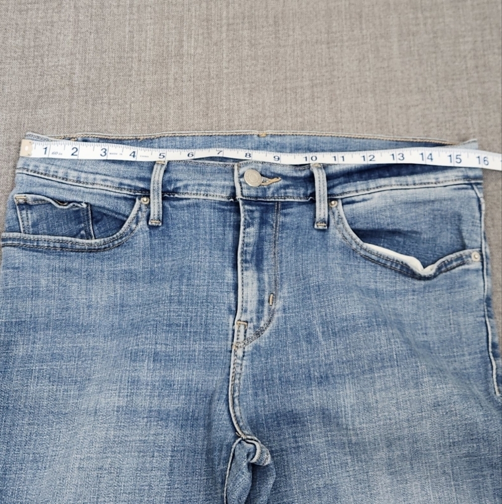 Levis Bermuda Stretch Medium Wash Denim Shorts. Size 29. - Picture 6 of 9